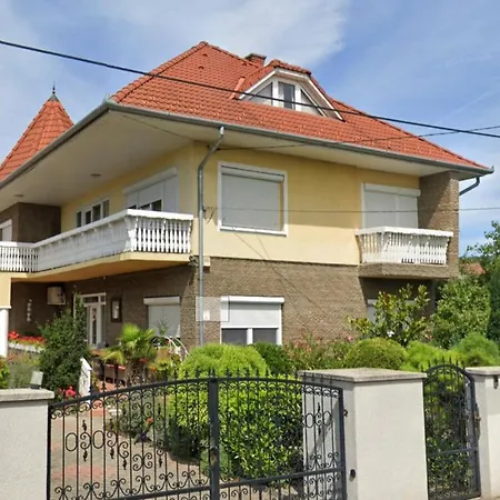 Sárga-kék Ház * Vonyarcvashegy