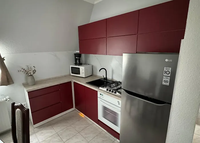 Sarga-kek Haz פוניארצוושהג'