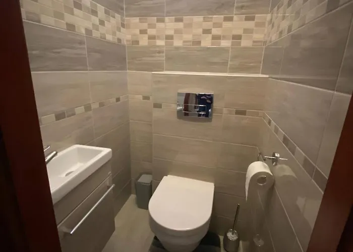 Sarga-kek Haz * Vonyarcvashegy