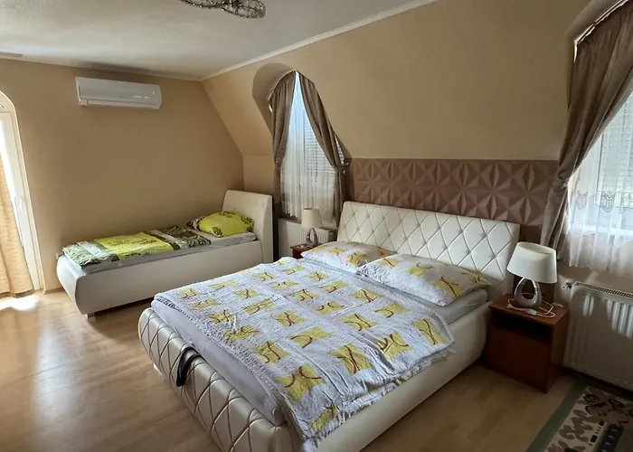 Sarga-kek Haz בית אירוח פוניארצוושהג'